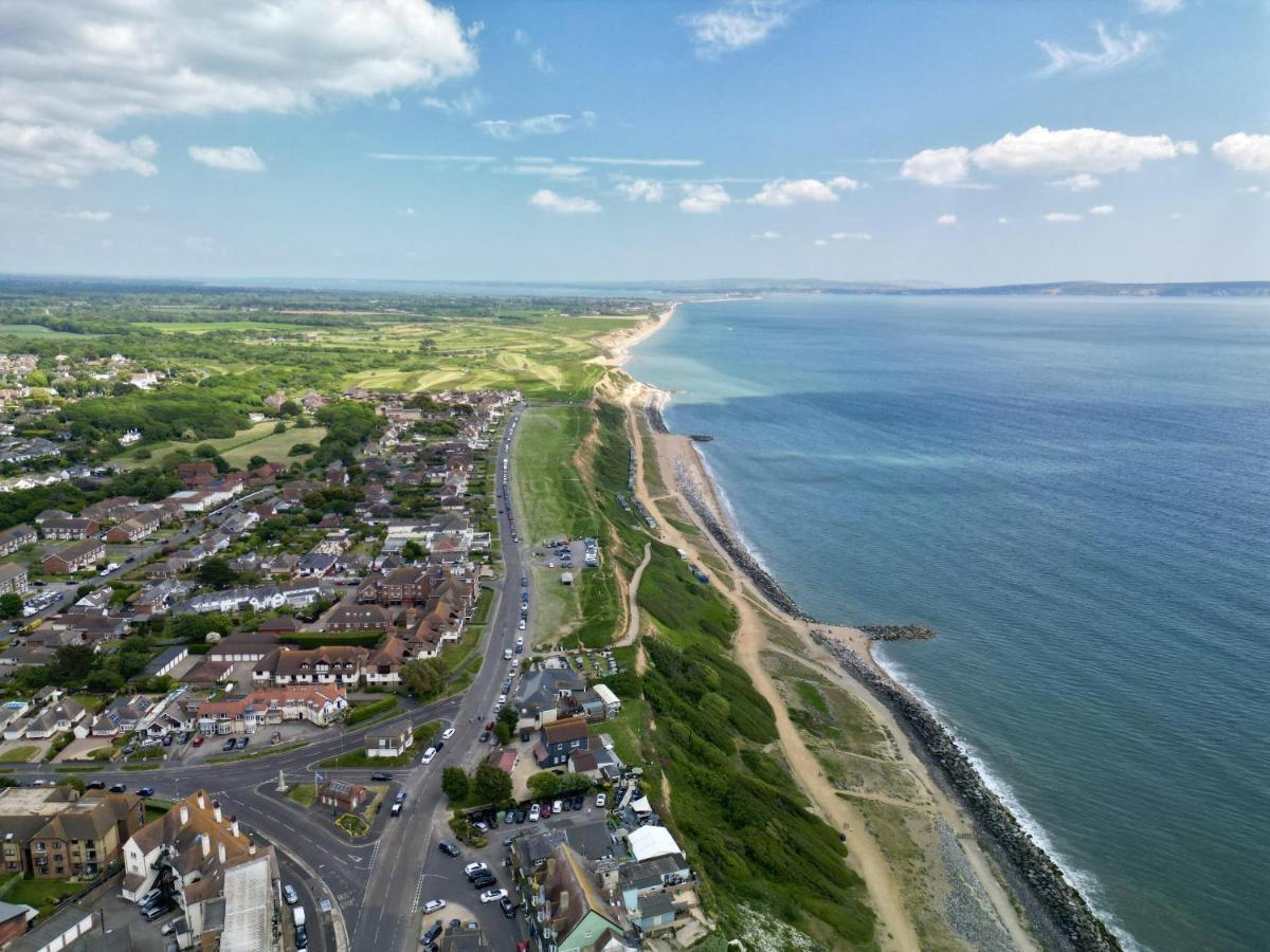 3Thedome - Luxury Ground Floor Apartment Opposite The Beach, Barton On Sea Exterior photo